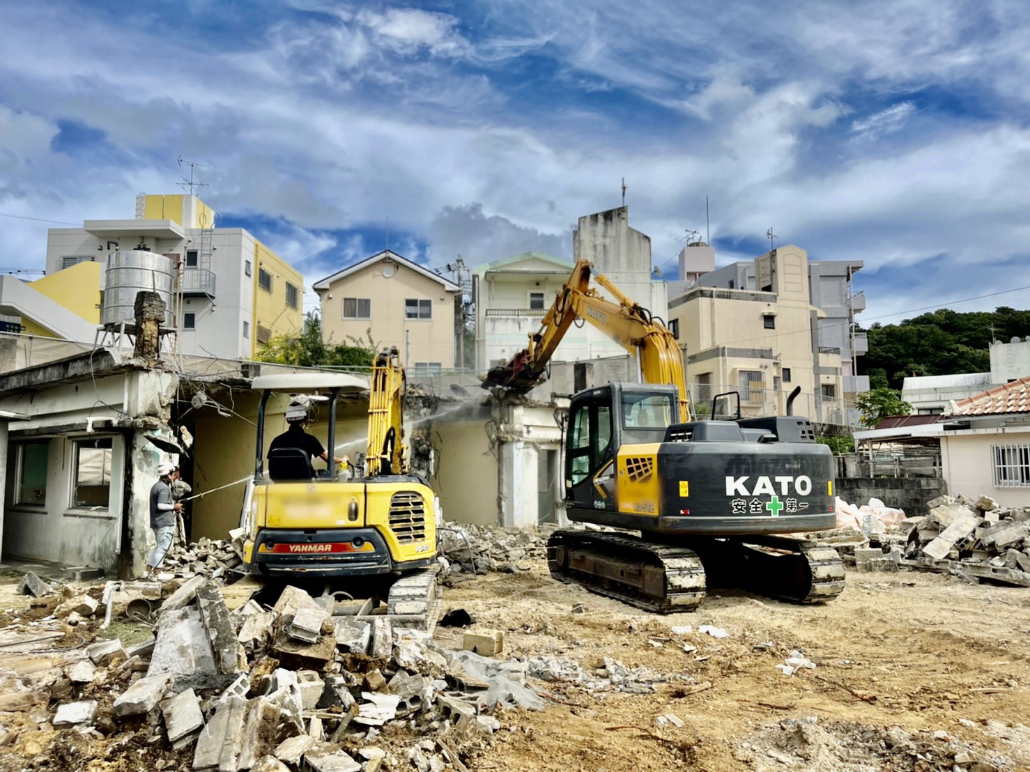 解体工事現場の様子を少しだけお見せします(^^